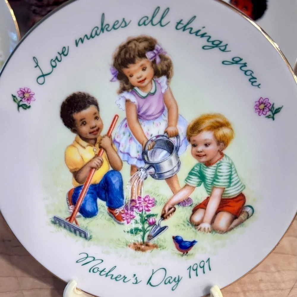 Charming Collectible Decorative Plates Set of 4